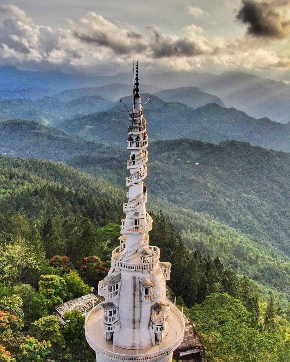 Climbing Ambuluwawa Tower